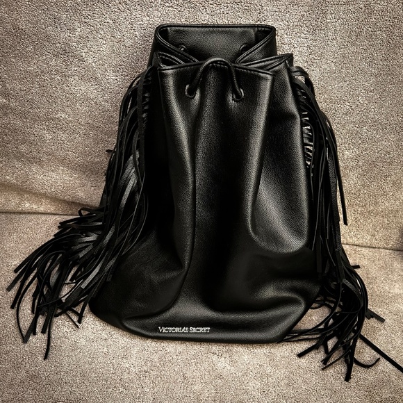 Victoria’s Secret Faux Pebbled Leather Fringe Bucket Cinch Backpack Purse Biker - Picture 4 of 15